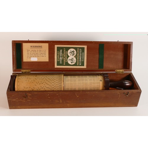 669 - A Stanley Bakelite Fuller calculator in original stained wood box. Includes chalk.