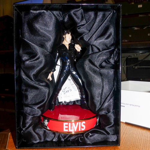 199A - Royal Doulton, Elvis Standup EP2. Limited edition numbered 466 of 2500. Boxed.