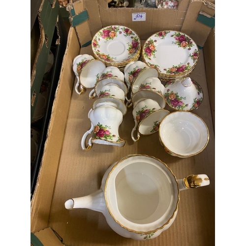 514 - Royal Albert, Old Country Roses Pattern 21 Pieces Teaset includes Teapot, Milk Jug, Sugar Bowl and S... 