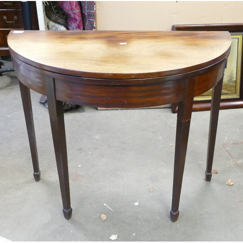 533 - Edwardian Games Table, likely missing an adjoining demilune table. Green felt circular playing surfa... 