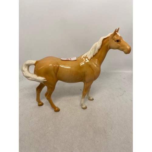 31 - Beswick, Palomino Swish Tail Horse