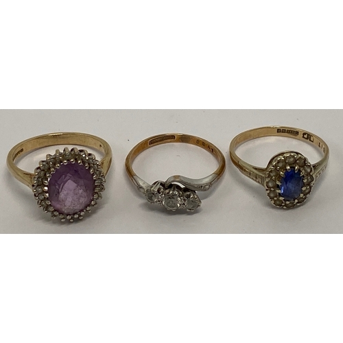 621 - Three 9ct gold ladies dress rings, each set with semi precious stones, sizes N-P, 8.4g.