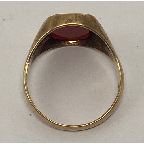 628 - 9ct gold gentleman's red onyx signet ring, size U, 4.4g.