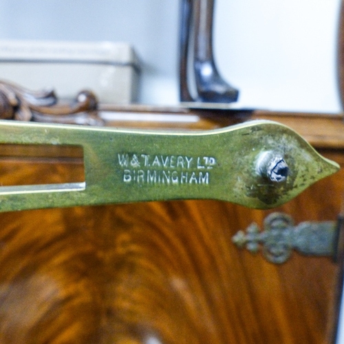 691 - Set of Brass W&T Avery Birmingham LTD Weighing Scales on wooden base