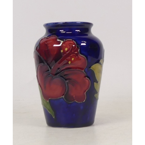 389 - Moorcroft Small Hibiscus Pattern On Blue Ground Height:9cm
(1)