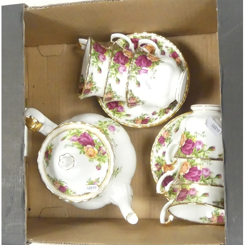 371 - Royal Albert Old Country Roses Part Tea Set Including Teapot, Six Teacups & Eight Saucers(1Tray)