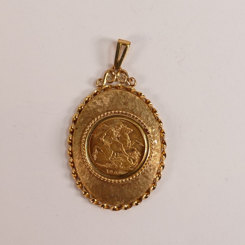 738 - 9ct gold pendant with 22ct gold full sovereign dated 1908, 14.5g.