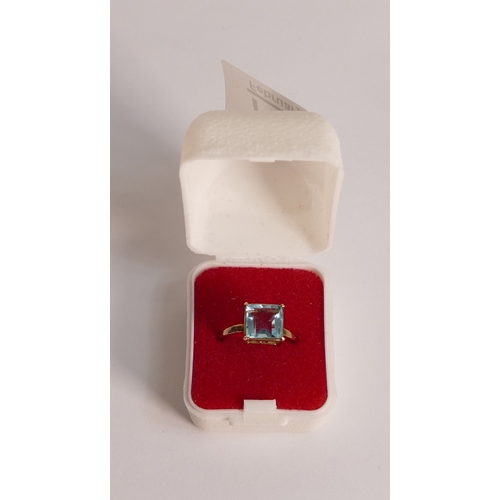 762 - 9ct gold ladies dress ring set with square aqua stone, size O,2.6g.