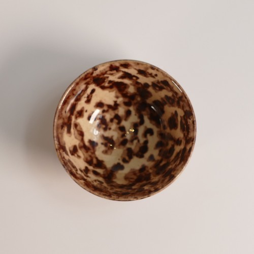 122 - 18th century Whieldon-type miniature tea bowl in tortoiseshell glaze. Height: 2.5cm