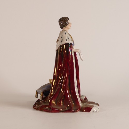 141 - A rare pair of Carltonware figures George VI and Elizabeth for the 1937 Coronation, both handpained ... 