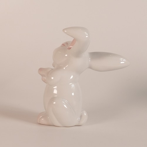 156 - Rosenthal, model of a laughing bunny rabbit. Height: 13cm