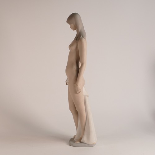 262 - Lladro Nude figurine, number 14511. Produced from 1970-1985, designed by Juan Huerta, height 47cm