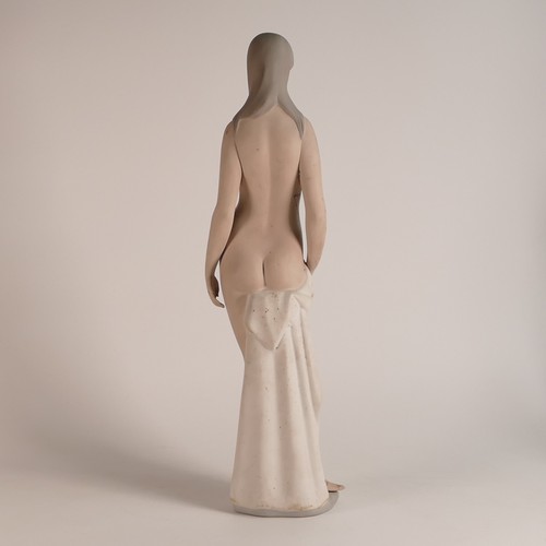 262 - Lladro Nude figurine, number 14511. Produced from 1970-1985, designed by Juan Huerta, height 47cm