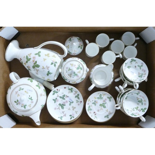 320 - Wedgwood part tea/coffee set 'Wild Strawberry' to include tea pot, coffee pot, seven tea cups, six t... 