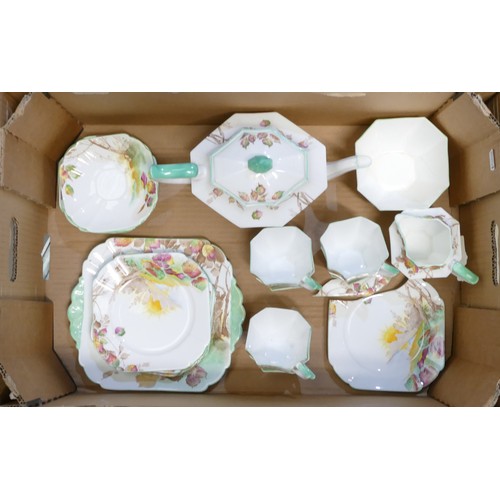 327 - Shelley, Autumn Leaves pattern 11724 22-piece tea set in the Queen Anne shape, includes tea pot, mil... 