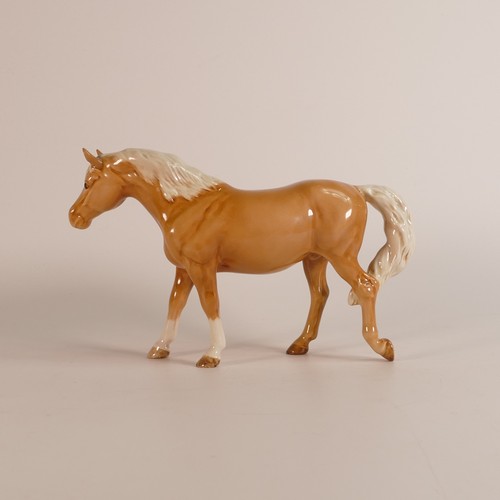 372 - Beswick rare Palomino walking pony 1516, early light palomino colourway, r.