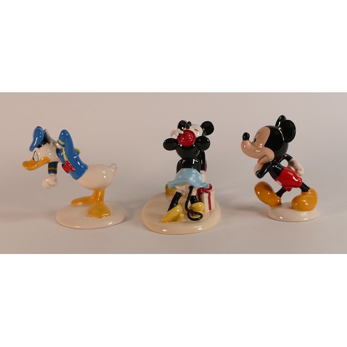 404 - Royal Doulton Disney Showcase figures, 'Hugs and Kisses' MM36, 'Donald Duck' MM3 and 'Mickey Mouse' ... 