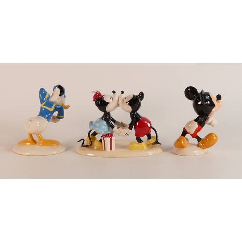 404 - Royal Doulton Disney Showcase figures, 'Hugs and Kisses' MM36, 'Donald Duck' MM3 and 'Mickey Mouse' ... 