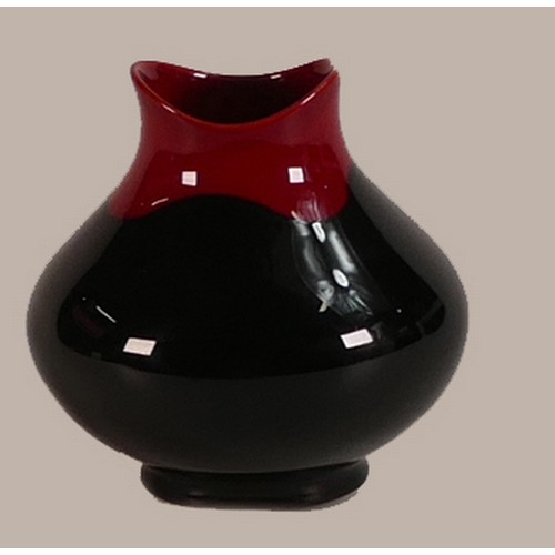 494 - Royal Doulton, two Flambe Rouge et Noir vases. Shape no.'s 1605 and 1614. Height of tallest: 15cm (2... 