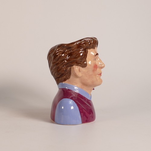 707 - Royal Doulton, Football Supporters Aston Villa D6931