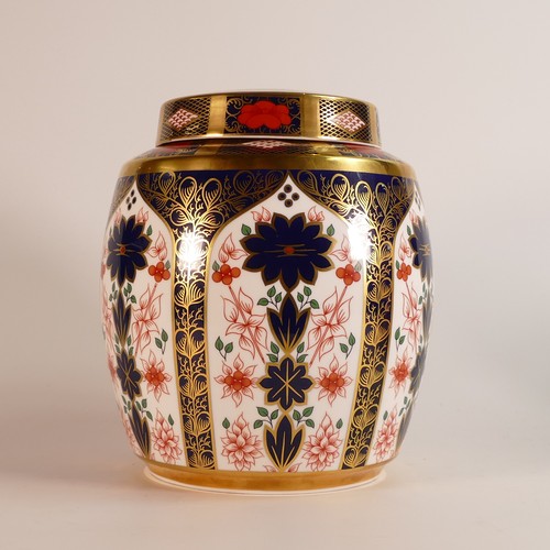 777 - Royal Crown Derby ginger jar & cover decorated in the 1128 Old Imari design, h.22.5cm, factory secon... 