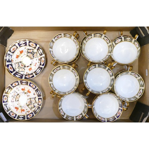 784 - Royal Crown Derby, an extensive collection of Imari pattern 2451 comprising - dinner plates, side pl... 