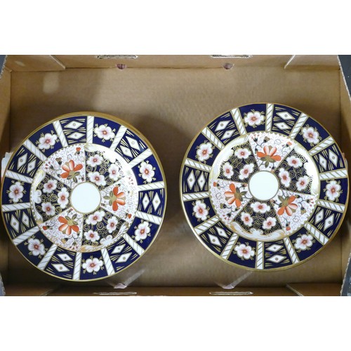 784 - Royal Crown Derby, an extensive collection of Imari pattern 2451 comprising - dinner plates, side pl... 