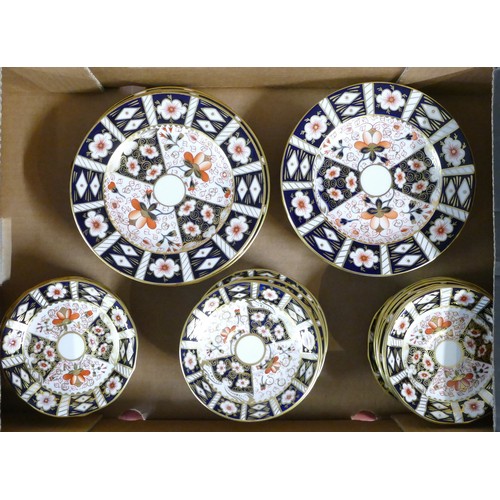 784 - Royal Crown Derby, an extensive collection of Imari pattern 2451 comprising - dinner plates, side pl... 