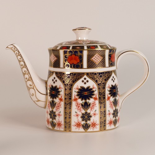 791 - Royal Crown Derby Imari 1128 pattern tea pot, open sugar bowl & milk jug, height of teapot 20cm (3).