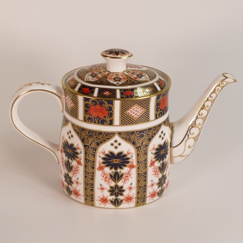 791 - Royal Crown Derby Imari 1128 pattern tea pot, open sugar bowl & milk jug, height of teapot 20cm (3).