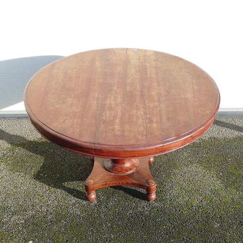 821 - Victorian circular Pedestal table on three bun feet. Height: approx. 75cm Diameter: approx. 120cm