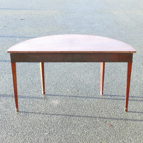 840 - Victorian extending Dining table. On Sheraton type supports with single central extra leaf. Of three... 