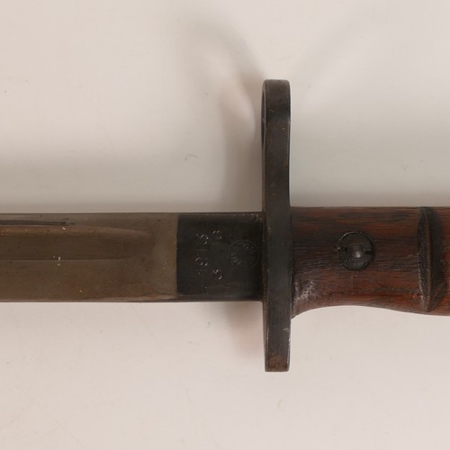 1073 - WWI Remington Bayonet. Lower blade marked '1913 3 16'. Total Length: 57.5cm