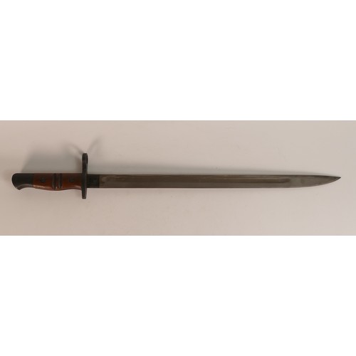 1073 - WWI Remington Bayonet. Lower blade marked '1913 3 16'. Total Length: 57.5cm