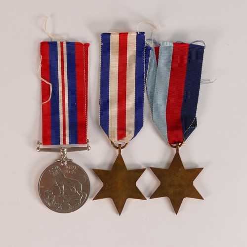 1077 - World War II / WWII Medals to include 1939/45 War Medal, Operational Star Medal also British, France... 