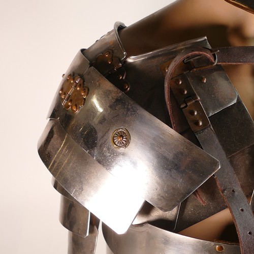 1081 - A life size replica Lorica Segmentata Roman breast plate together with Galea Centurion type helmet. ... 