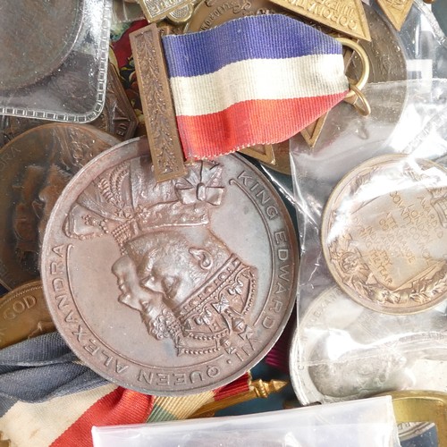 1133 - Job lot including 53 x commemorative medals & medallions - 19th & early 20th century.