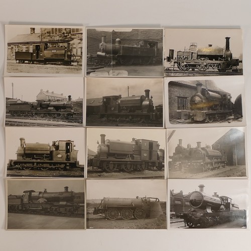 1136 - Railway Interest: An extensive collection of Railway and Locomotive postcards housed in two mid cent... 