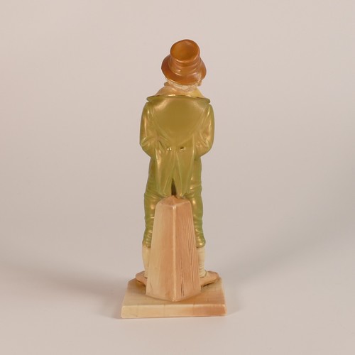 1304 - Royal Worcester figure 'The Irishman'. (H: 17.5cm)