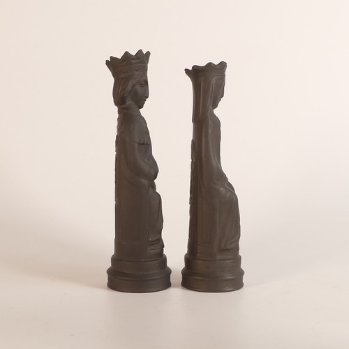 1358 - Wedgwood, black Basalt King and Queen Chessmen. Modelled by Arnold Machin. (2)