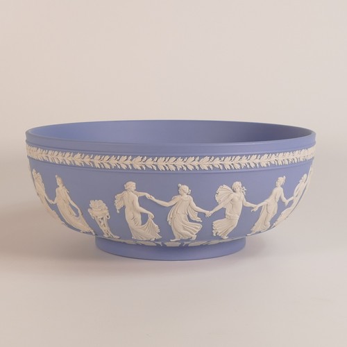 1404 - Wedgwood white on pale blue Jasper prestige bowl, neoclassical Dancing Hours decoration. Measures 26... 