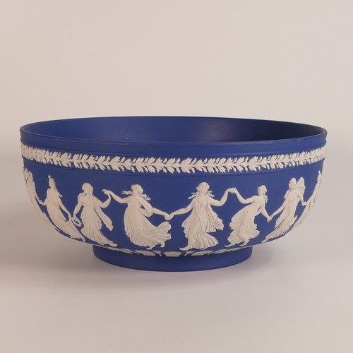 1405 - Wedgwood white on Saxon blue Jasper prestige bowl, neoclassical Dancing Hours decoration. Measures 2... 