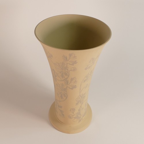 1409 - Wedgwood Interiors modern lemon vase decorated with an outlined floral pattern. Height 25cm x width ... 