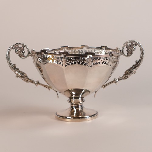 1424 - Silver pierced two handled basket, Dolphin handles, hallmarked for Birmingham 1938, 19 x 10.5cm, 227... 