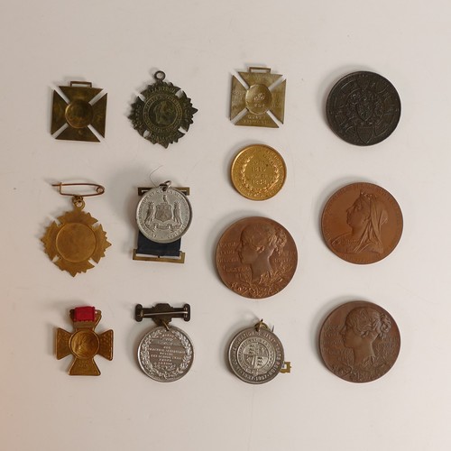 1458 - 68 x Queen Victoria commemorative medals / medallions & similar, including some solid silver example... 