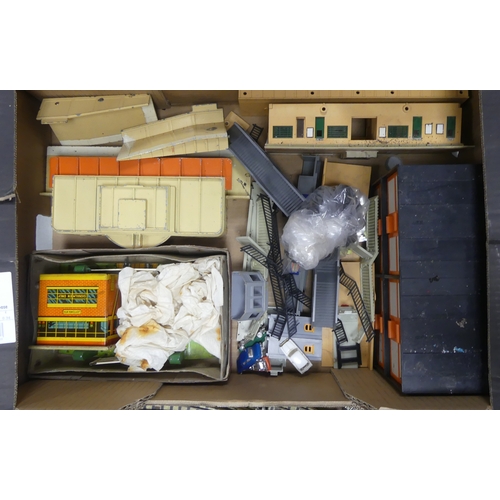 167 - Selection of Hornby-Dublo OO Gauge Track and Accessories to include Railway Station, No.1 Level Cros... 