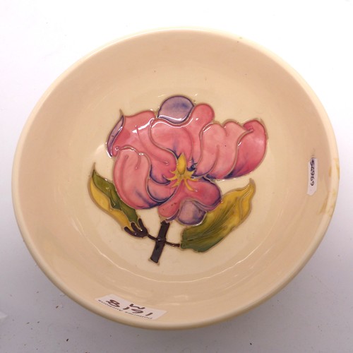 106 - Moorcroft fruit bowl decorated in the Magnolia pattern, diameter 20.5cm.