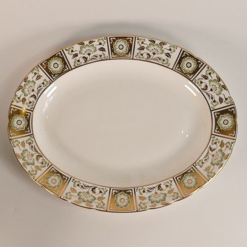 790 - Royal Crown Derby Green Derby Panel dinner service to include six dinner plates, one oval serving pl... 