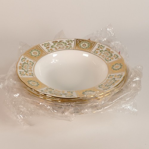 790 - Royal Crown Derby Green Derby Panel dinner service to include six dinner plates, one oval serving pl... 