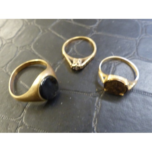 769 - Three 9ct gold rings including one set with black onyx, combined 7.5g.